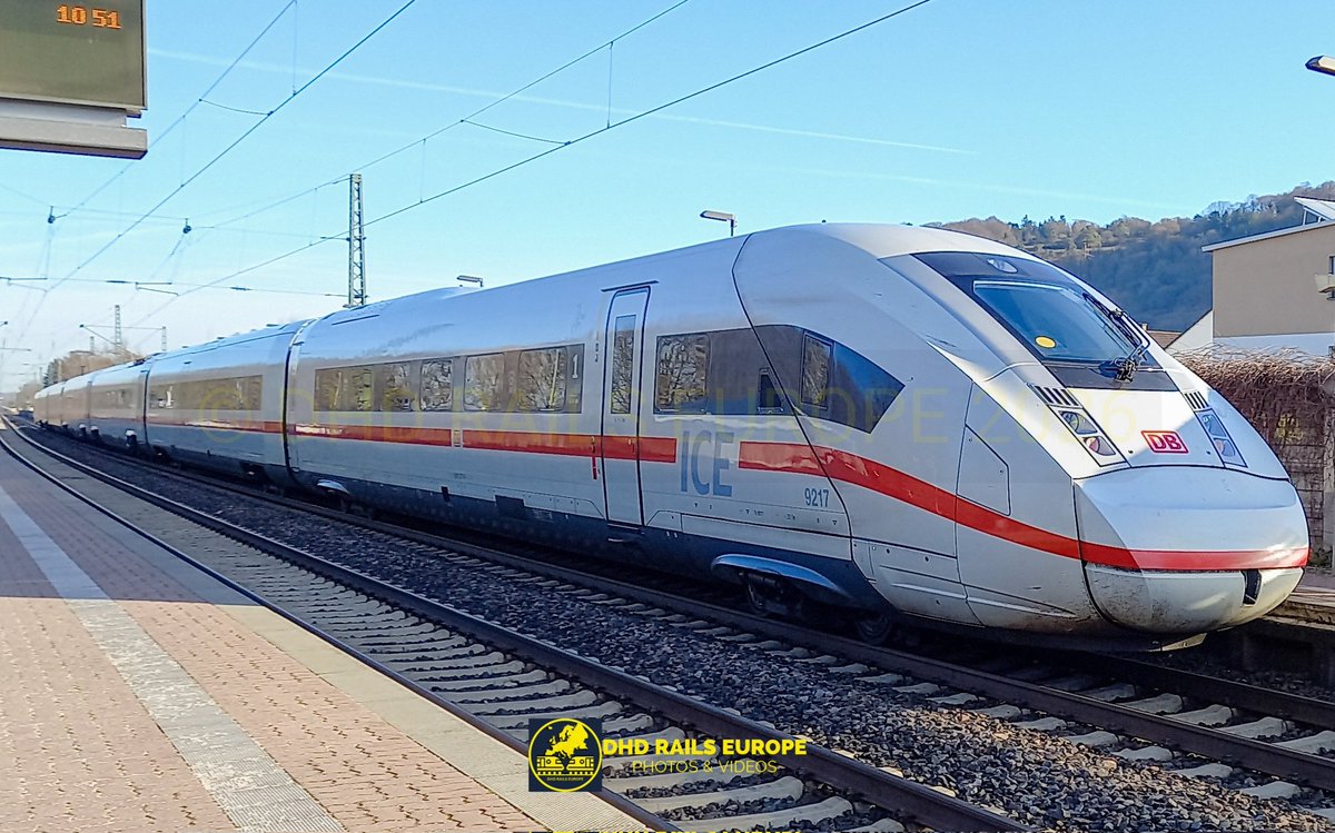 dhdrailseu's tweet photo. SLOWING DOWN 

An ICE trainset slowing down as it passes through Untergrombach.

🚅 DB Fernverkehr | ICE4 | Berlin Ostbahnhof
📷 January 2026, Untergrombach https://t.co/VWbeY2pnhN