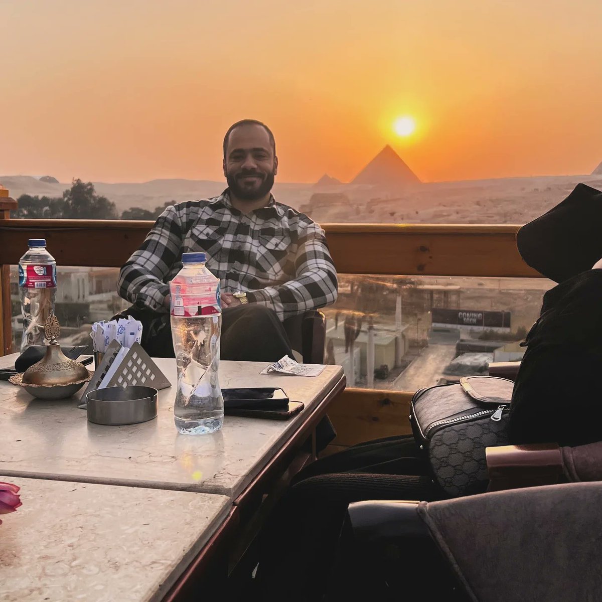 MichaelShoukry5's tweet photo. Minds are never as calm as faces look👌
Great pyramids off in the distance❤️❤️ https://t.co/0SEhScrNuo