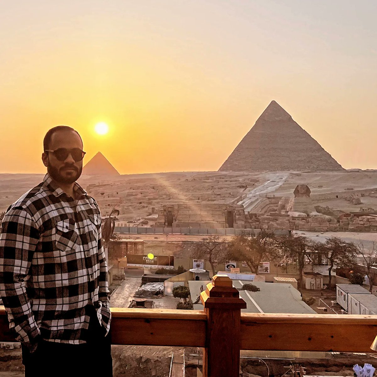 MichaelShoukry5's tweet photo. Minds are never as calm as faces look👌
Great pyramids off in the distance❤️❤️ https://t.co/0SEhScrNuo