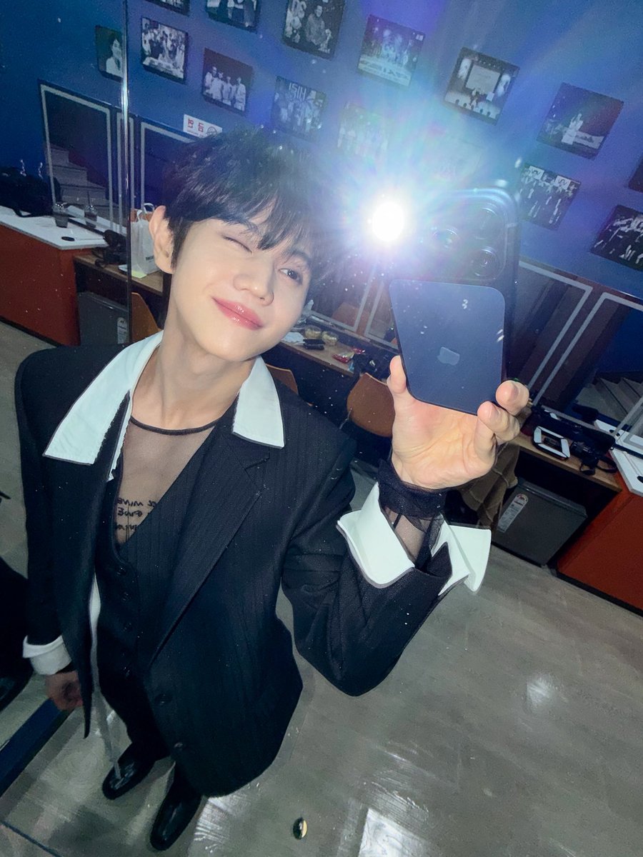 하루 tweet media
