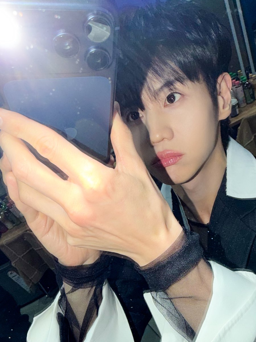 하루 tweet media