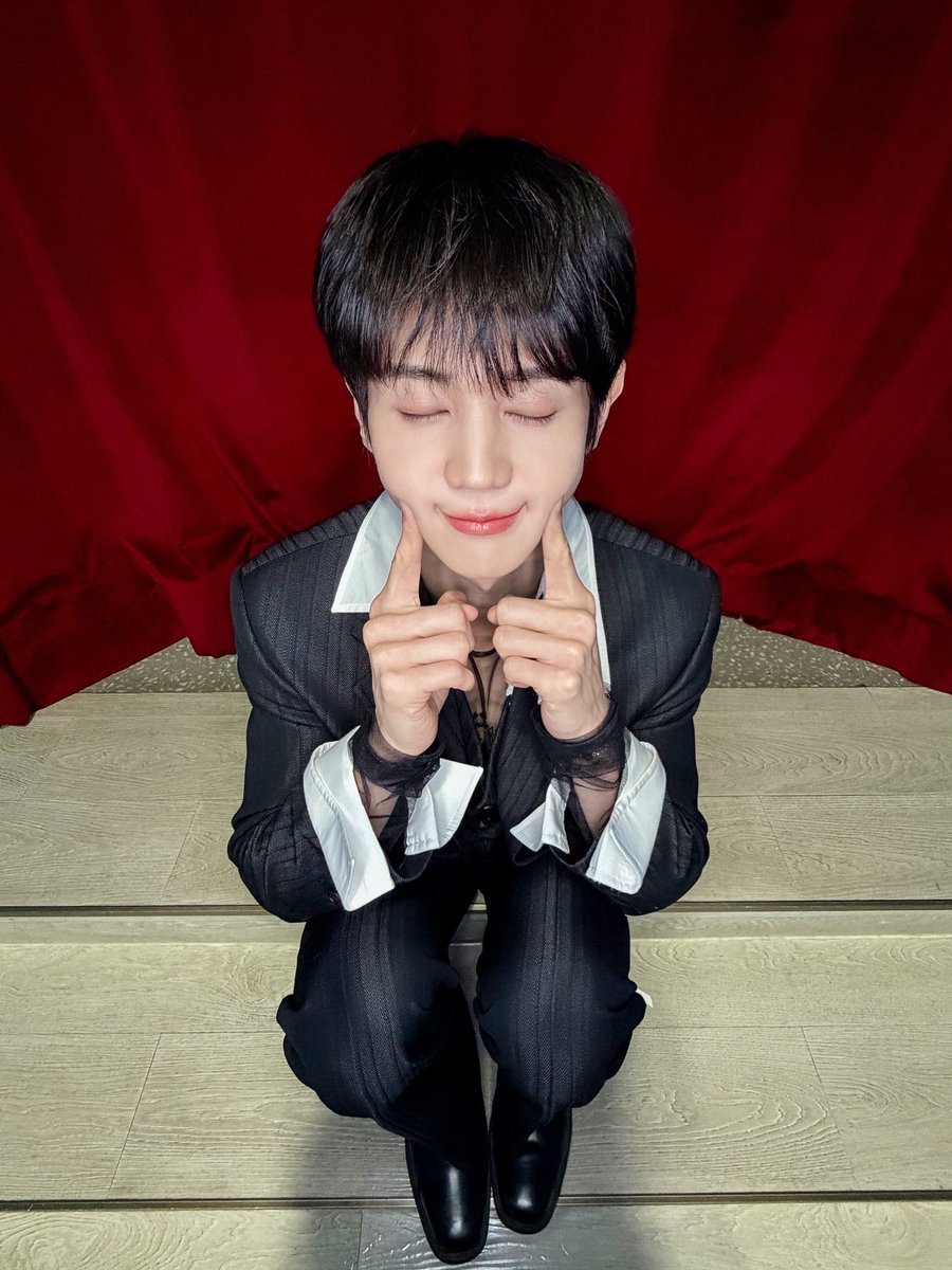 하루 tweet media