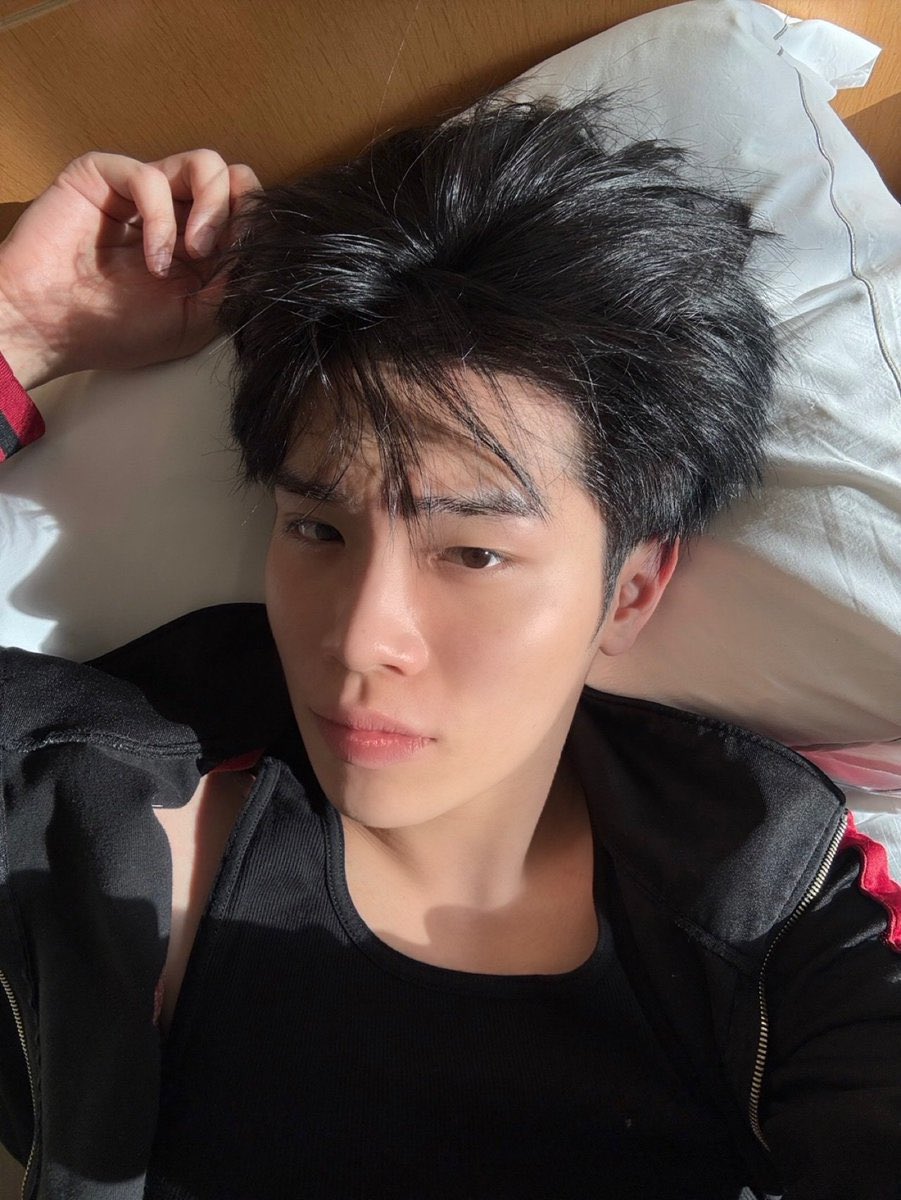 김태래 침대 tweet media