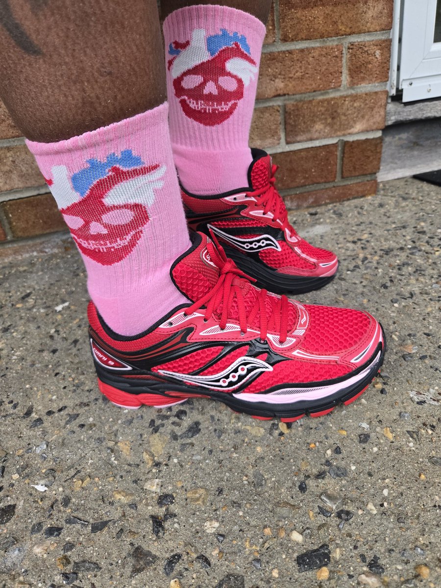 trudyspeaks's tweet photo. 👟: Saucony Progrid Omni 9 'St. Valentine's' 
#kotd #sneakHERs #saucony #firefridays #Unboxedapp https://t.co/GUG6XwPi9h