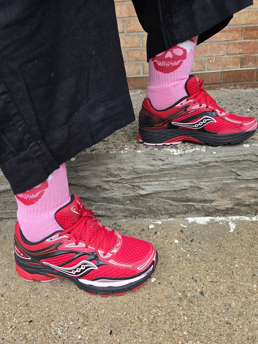 trudyspeaks's tweet photo. 👟: Saucony Progrid Omni 9 'St. Valentine's' 
#kotd #sneakHERs #saucony #firefridays #Unboxedapp https://t.co/GUG6XwPi9h