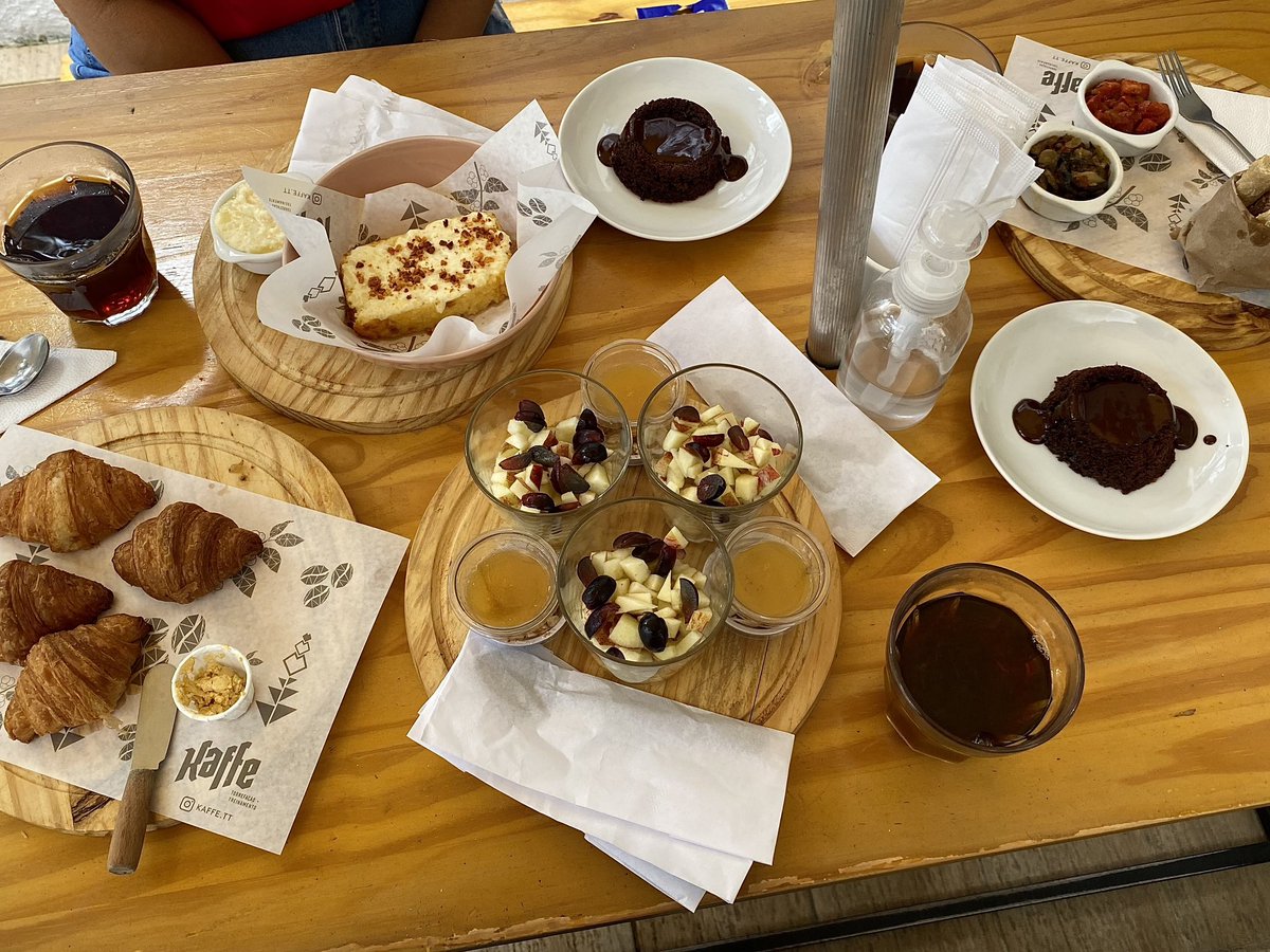 lillirgds's tweet photo. queria tomar café da manhã com as pessoas que eu amo todo dia https://t.co/NJ0eHEjX0j