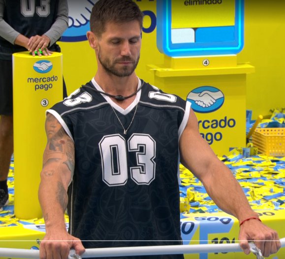 Jonas, o novo homem de ferro!

O único homem do planeta capaz de dormir em pé, fazendo força e equilibrando uma bola em suporte amparado por cabos de aço

Se esse cara consegue dormir assim, então não tem que eliminar mesmo nao, pois é um mérito do cacete, puta que pariu! #BBB26