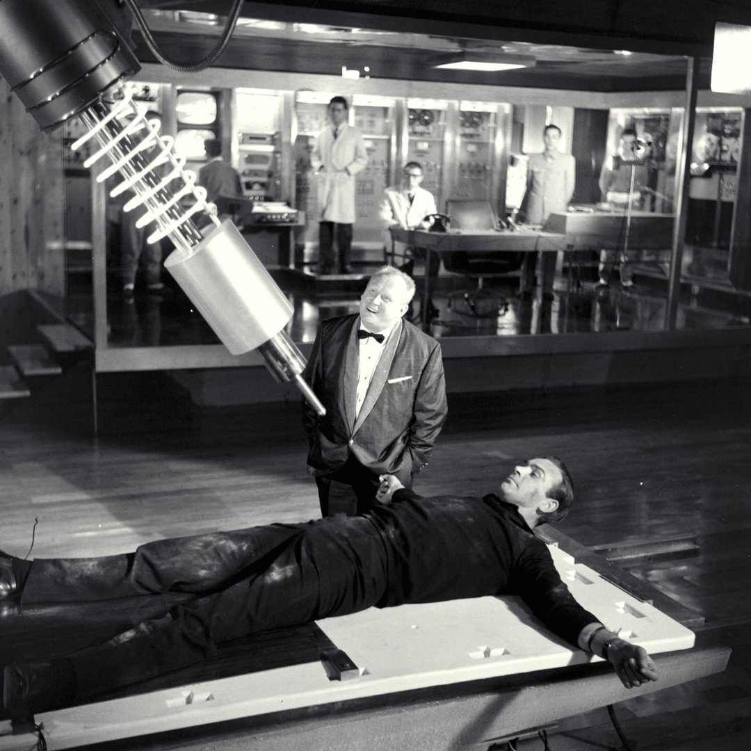 James Bond tweet media