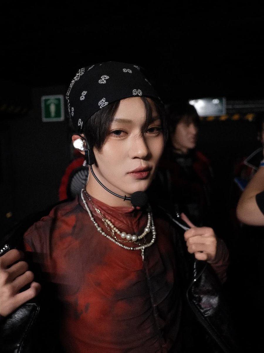 he eats up every single hairstyle #Lego_Rapeepong