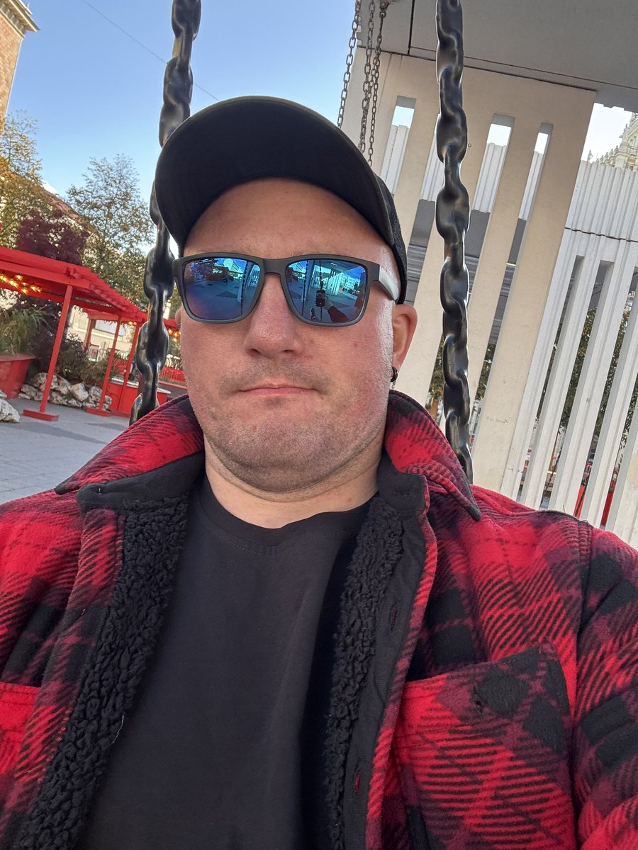 Виталик tweet media