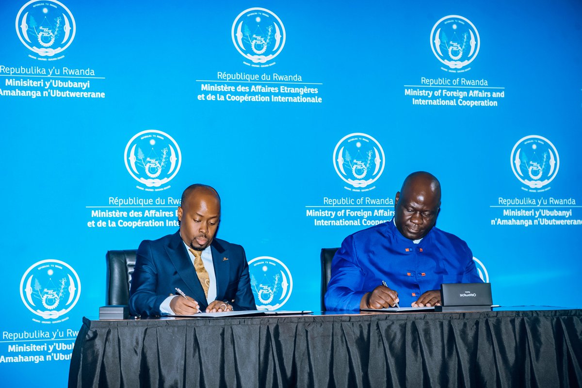rwandastandards's tweet photo. After signing of Mutual Recognition Arrangements with RSB to facilitate trade between Rwanda , the Republic of Congo &amp; the Republic of Zimbabwe; DGs of  the Standards Bodies  joined Minister @P_Sebahizi  &amp; SG @ARSO_1977 at the ceremony to award 32 certified local companies. https://t.co/yKtrGEkGeX