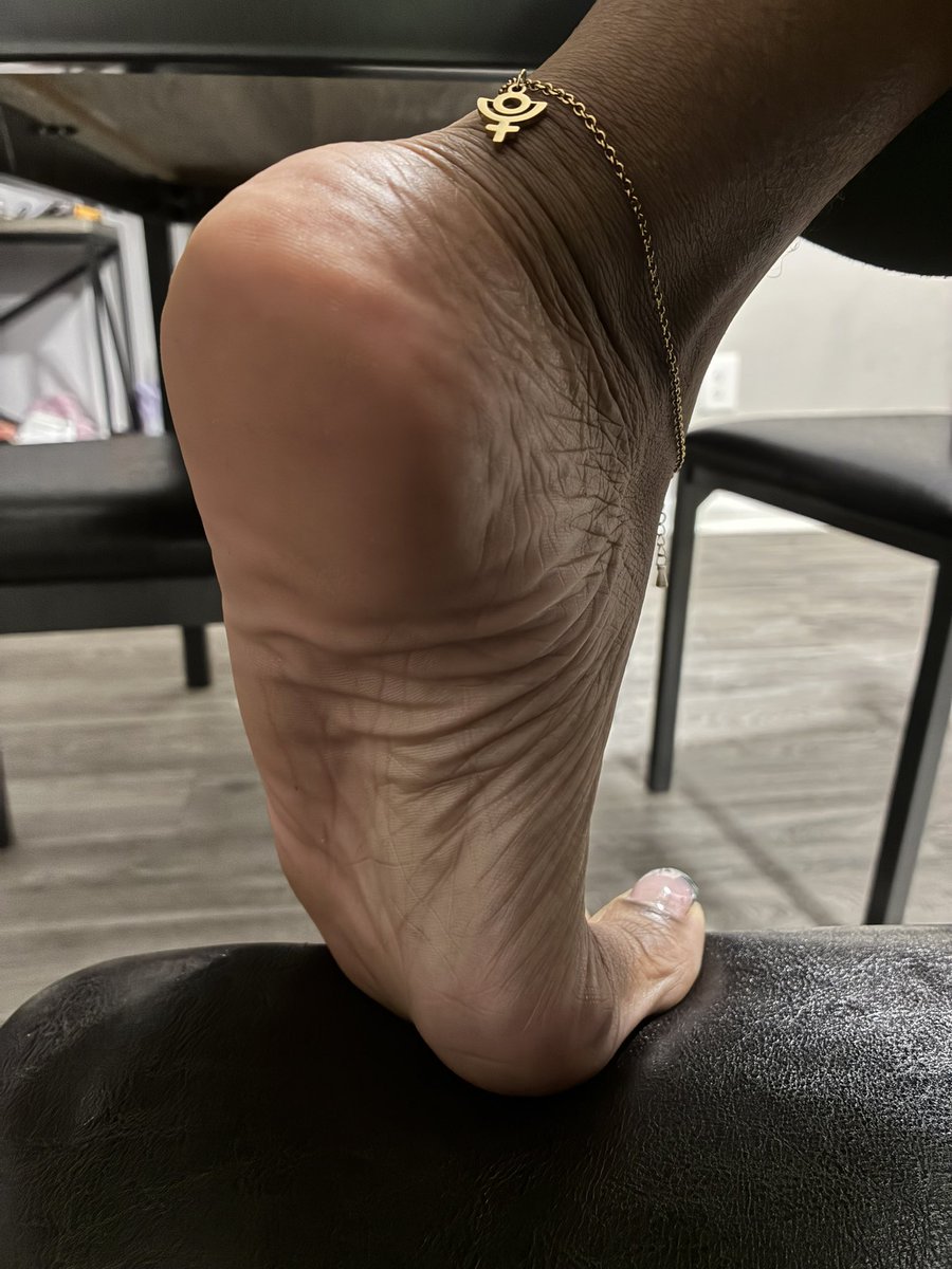 FinDom• Goddess Wild Honey tweet media