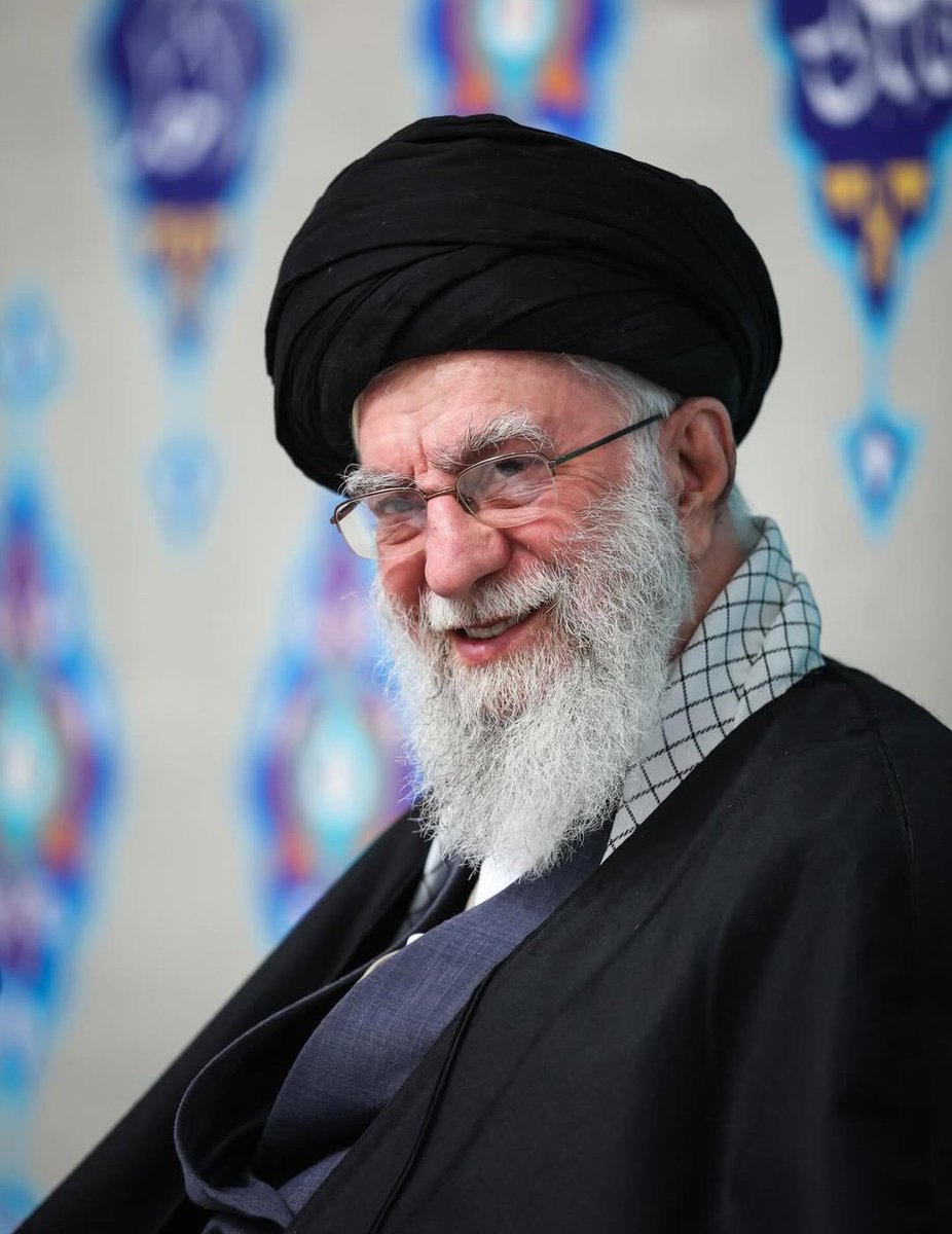 پناه‌ یک‌ ملت‌، در‌ پناهگا‌ه‌ نبود.