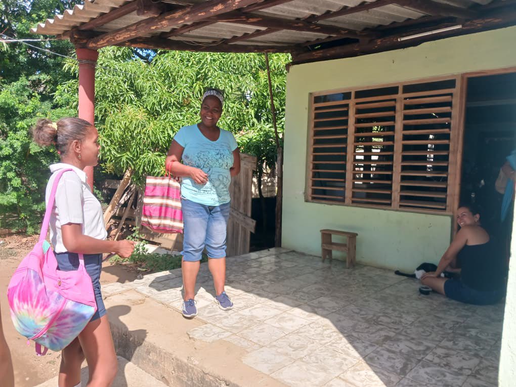 SBRPA1's tweet photo. Los educandos de la institución educativa República Popular de Angola realiza las Patrullas Cips llamando a el ahorro energético en la comunidad ,como parte de las medidas de la Contingencia Energética.  Juntos podemos.  Feliz día 8 de marzo para todas las féminas del país. https://t.co/jMAvp4LR50