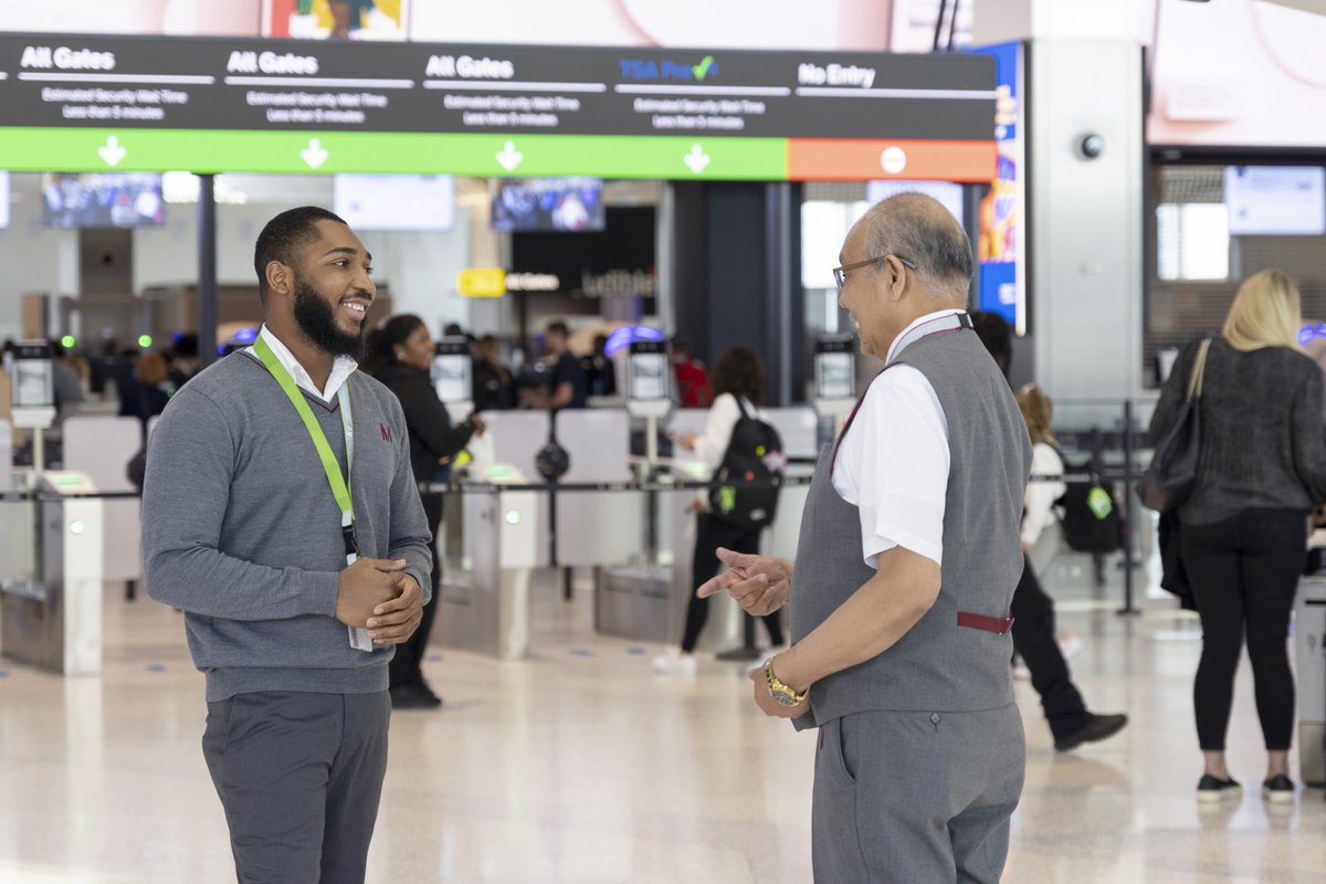 Newark Terminal A ⭐️⭐️⭐️⭐️⭐️ tweet media