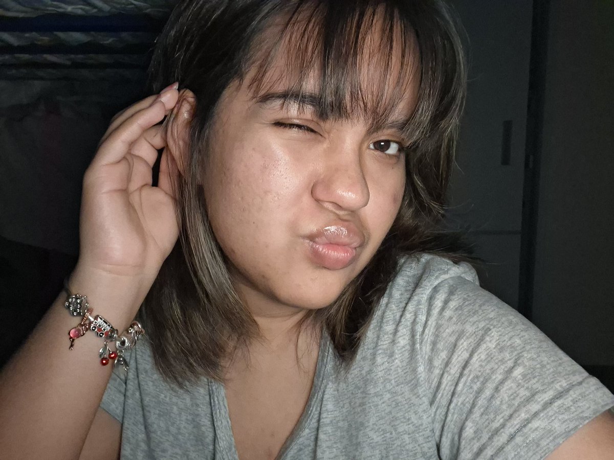 anromeow's tweet image. impulsively cut my bangs again :p #phanniefriday