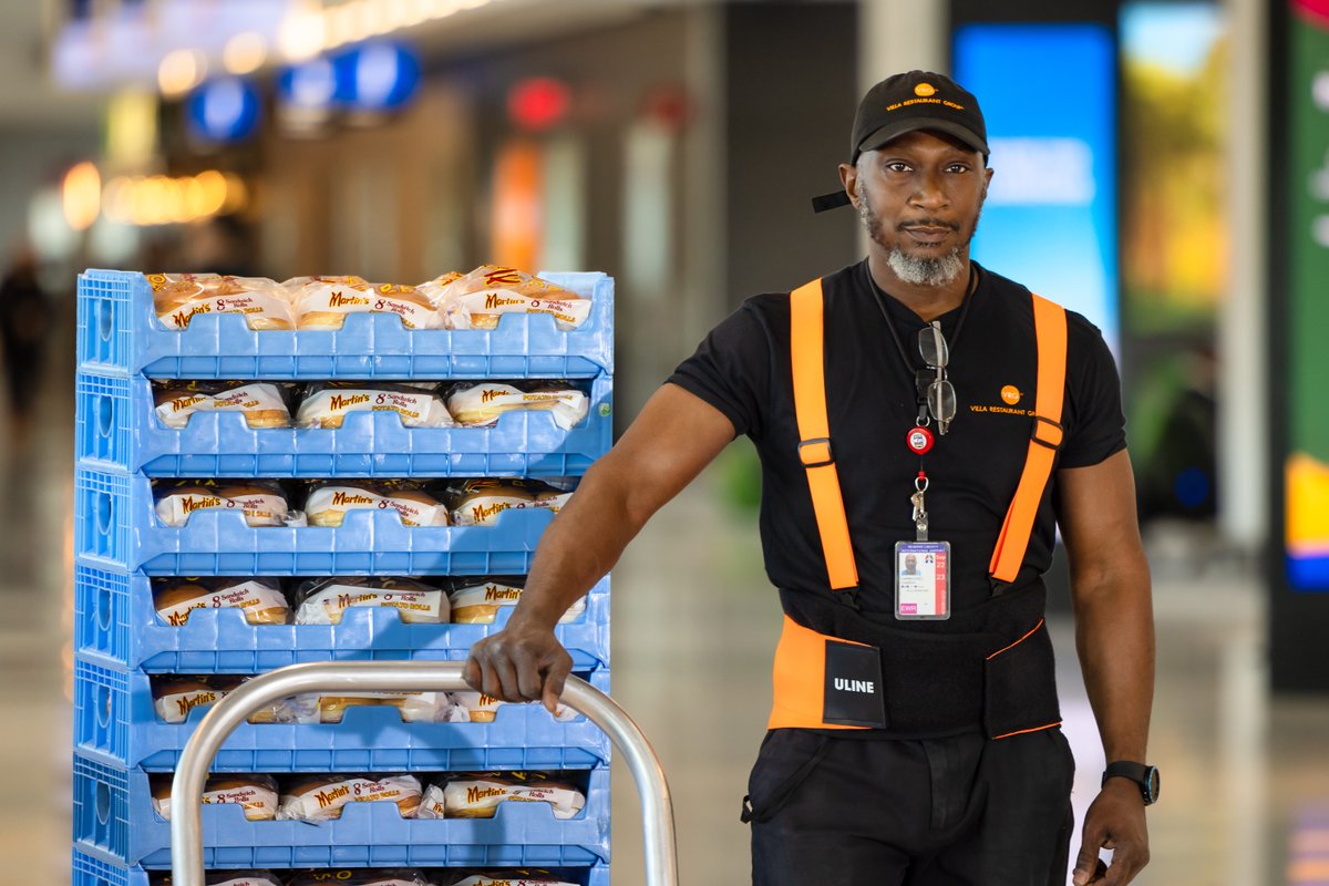 Newark Terminal A ⭐️⭐️⭐️⭐️⭐️ tweet media