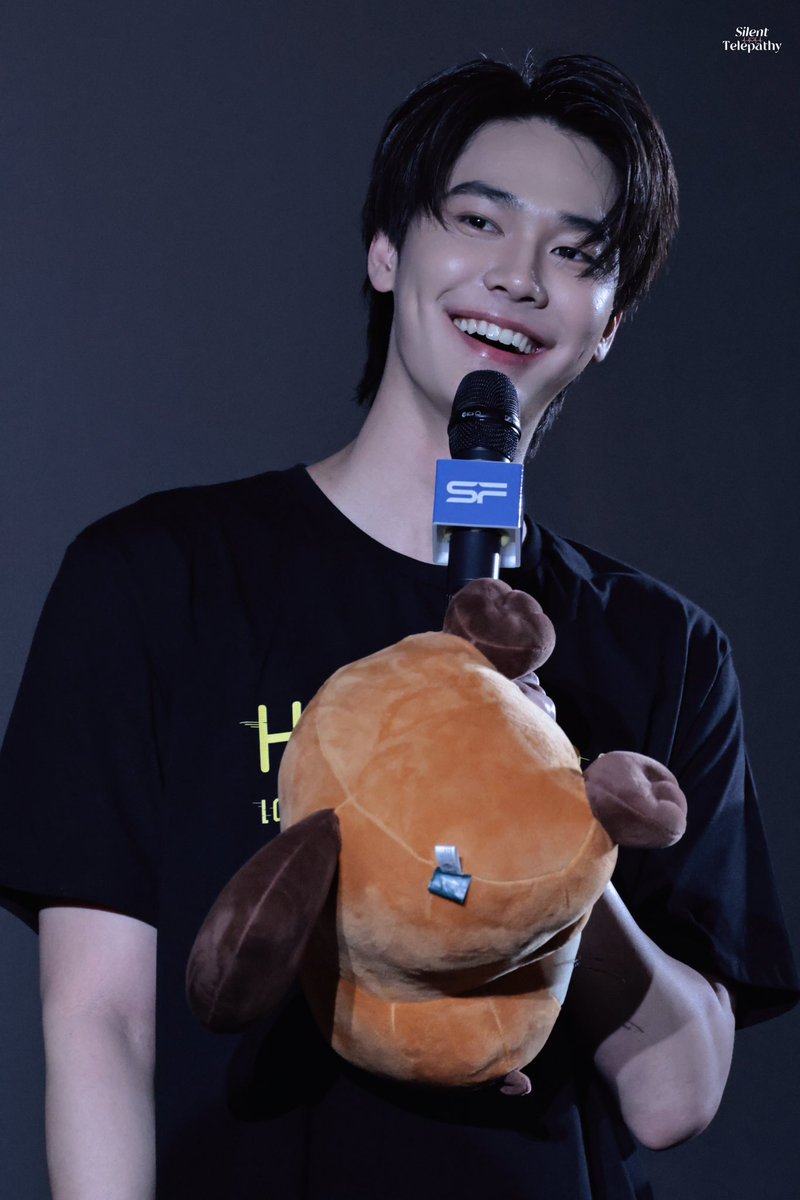 ShuangSilent's tweet photo. So happy together

#SFxDewTee
#Dewtee 
#SFFriendsScreening
#SFxHoppers 
#dew_jsu #tee_vtp https://t.co/DojBgskr3t