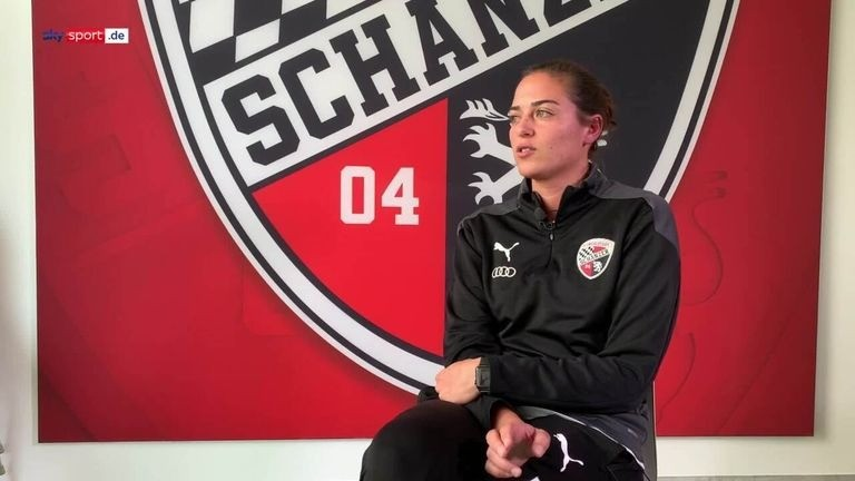 unserfussball's tweet image. 🚨🇩🇪 EXCL | Sabrina #Wittmann a prolongé son contrat plus tôt que prévu avec FC Ingolstadt 04, où elle entraîne depuis mai 2024. ✍️

À 34 ans, elle reste la première femme à diriger une équipe masculine professionnelle en Allemagne ! #FCI #Allemagne  

(@SkySportDE)