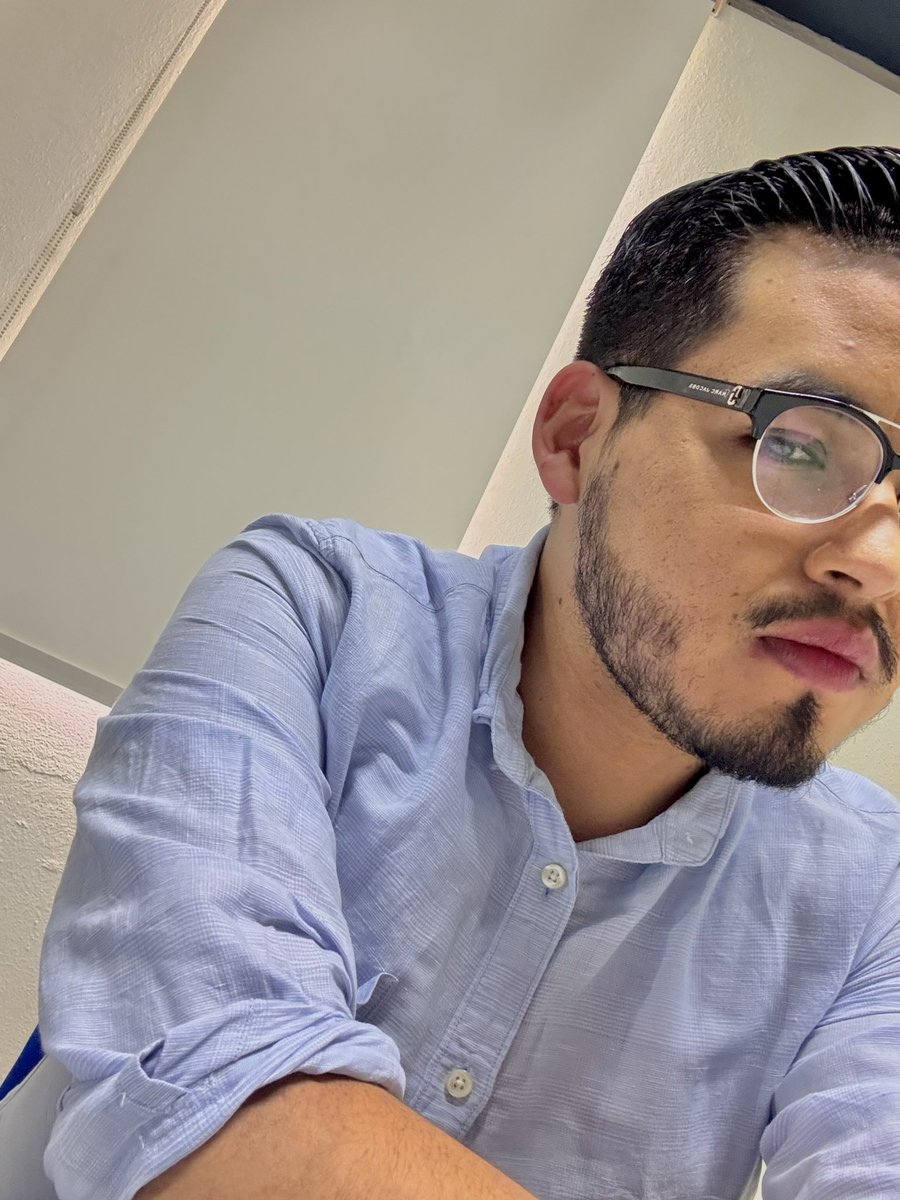 FreedRivera's tweet photo. Ponerme guapo, y tu guapo conmigo 🩵✨ https://t.co/9P9FRbhciF