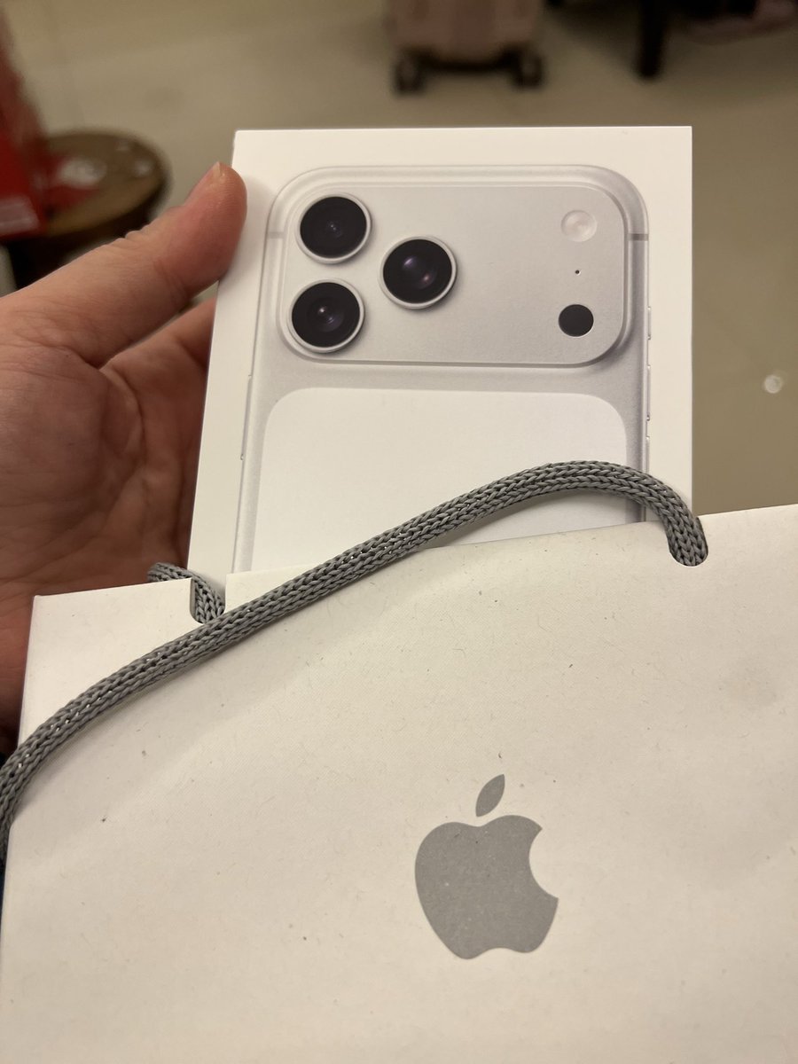 (*•̀ᴗ•́*)و ̑̑_醬Re:ゼロから人生 tweet media