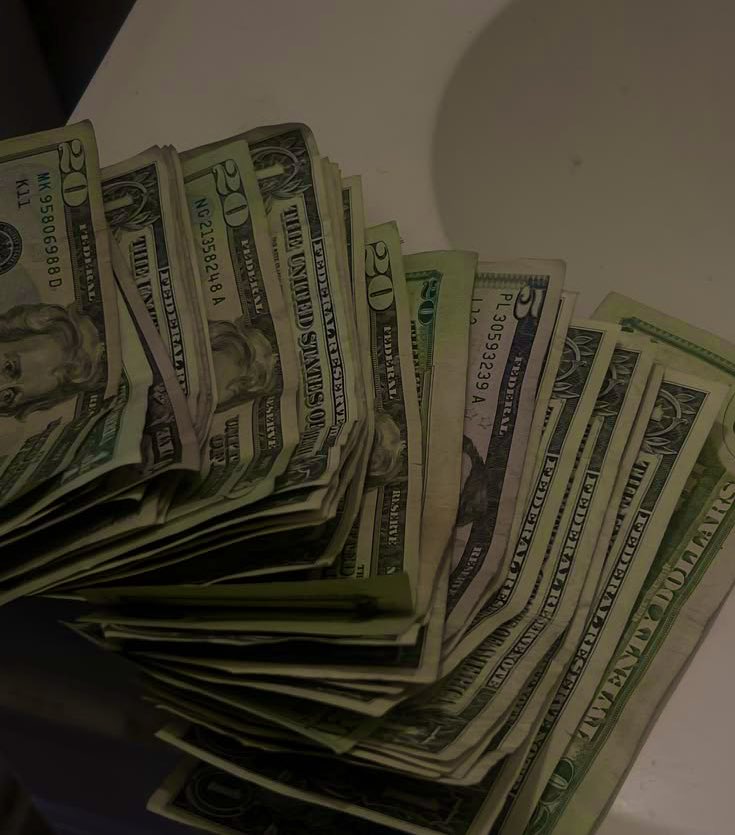 4obfw's tweet photo. Whatcha doing get up we ain’t rich yet.💰 https://t.co/rlAM6sUVr8