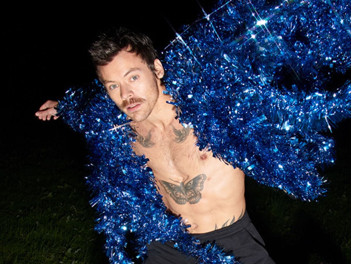 poptime's tweet photo. Harry Styles revelou que a música "Carla’s Song" foi inspirada em uma mulher real do seu ciclo de amigos que ele só conheceu ao dizer "sim" a novas experiências. https://t.co/EEgLf8Z2mW