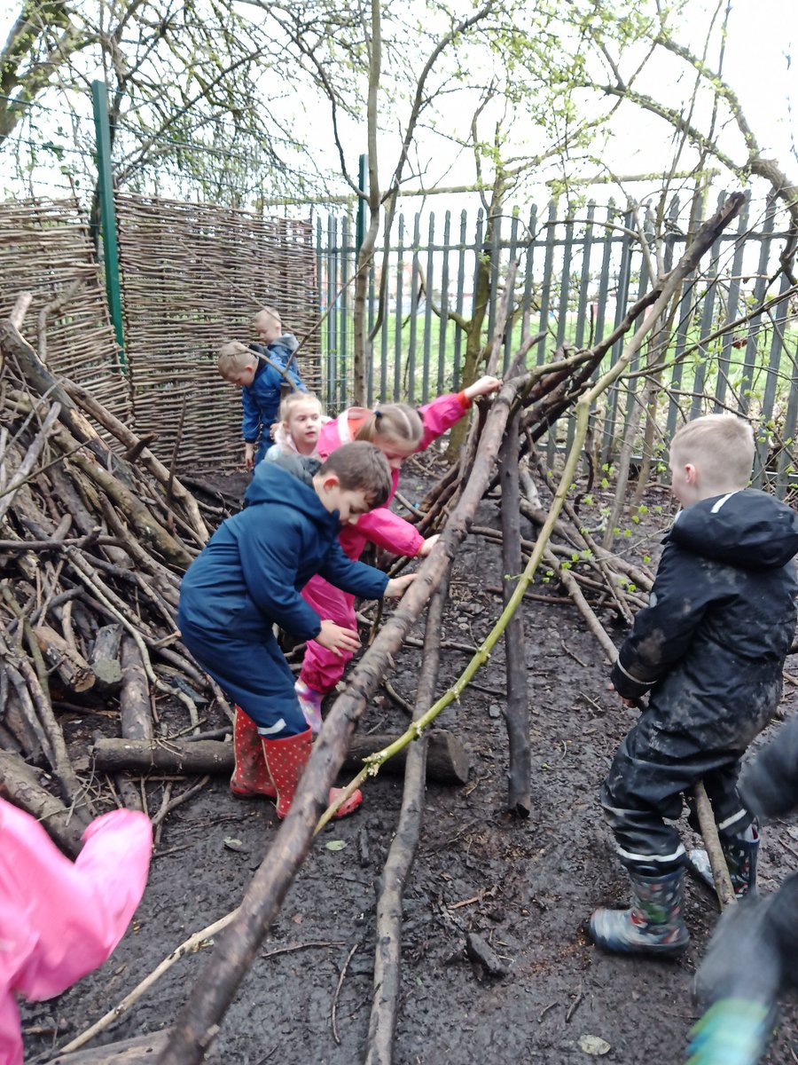 Miss Dennett tweet media