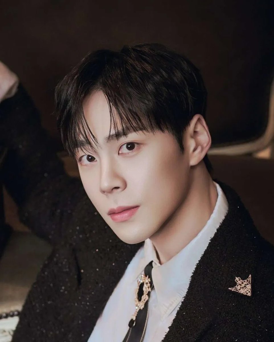 KNK member Dongwon has announced his departure from the group and will be continuing his activities as an actor.