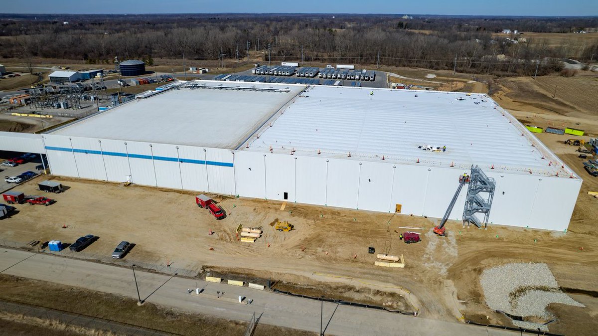 TippmannGroup's tweet photo. Warehouse expansion progress πͺ
The lights are on, and the work on the underfloor heat is well underway!
Great to turn the page on winter weather and welcome in spring π
#construction #coldstorageconstruction #warehouses #coldchain #designbuild https://t.co/Z7RyaY4c5j