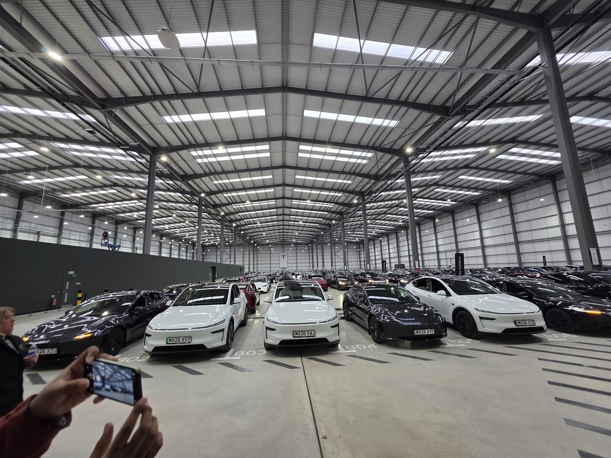 Visited the new <a href="/teslaeurope/">Tesla Europe, Middle East & Africa</a> Manchester delivery centre inspired by <a href="/TeslaJigsaw/">Will</a> video! Absolutely jaw dropping...and we got to see <a href="/cybertruck/">Cybertruck</a>!!  <a href="/Teslalightshows/">Simon Pollock (né Tesla Light Shows)</a> <a href="/TeslaNewswire/">The Tesla Newswire</a> <a href="/TeslaOwnersUK/">Tesla Owners UK 🇬🇧</a>
