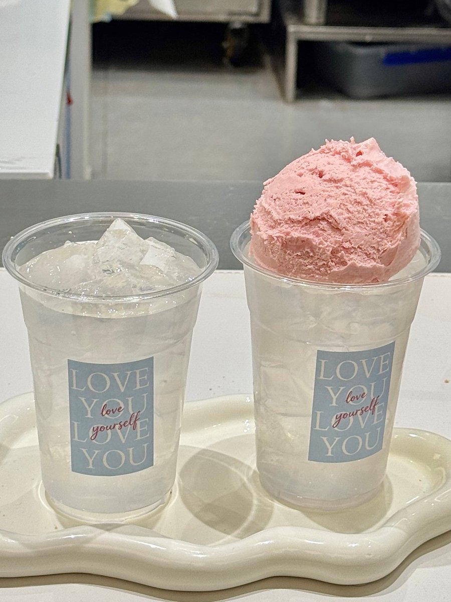 Love comes in double flavors.🍦✨