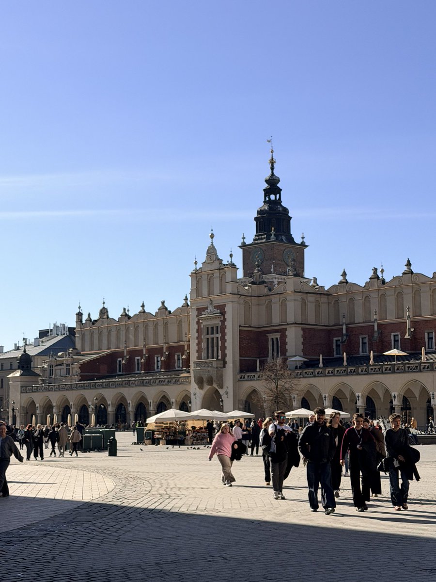 krewetkawsushi's tweet photo. man, I love kraków city https://t.co/ToNQ1TmSS6
