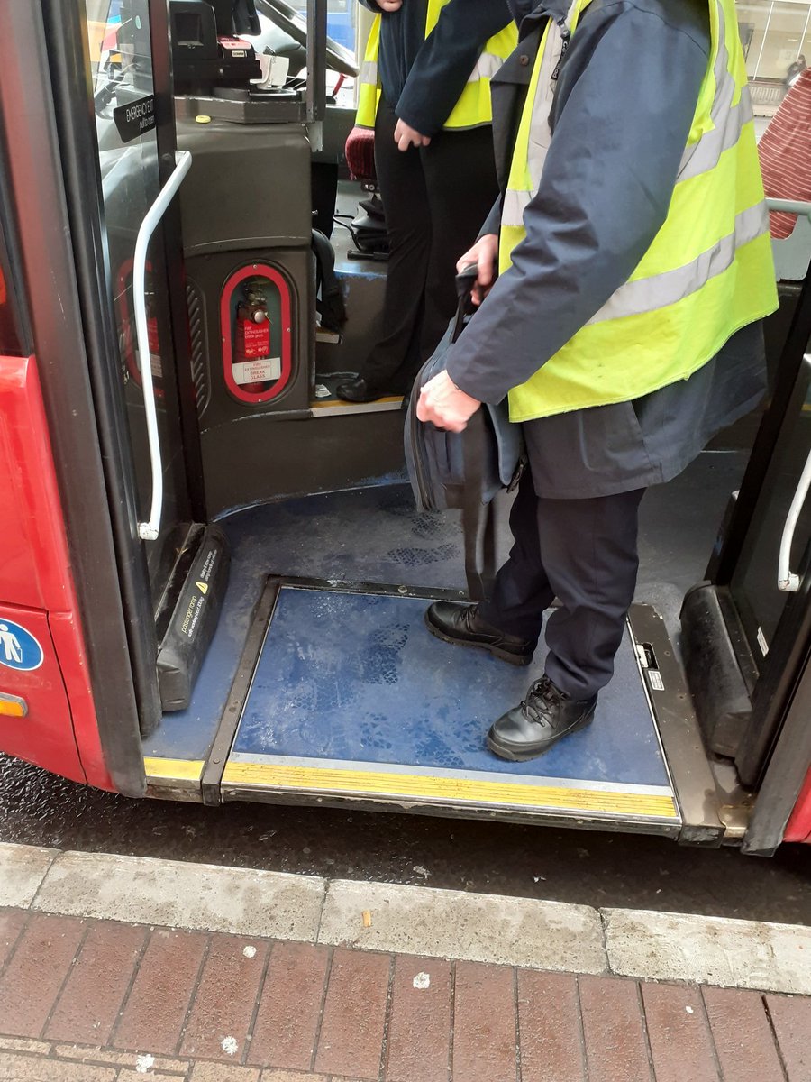 Keef_B_1's tweet image. Been a while since i've had a #GoNorthEast bus moan. When a bus is LATE &amp;amp; they change drivers, how is it the drivers still have time to have a 10min conversion about Jack Shit. 🚌 
#BusService #publictransport #FridayThoughts #FridayVibes #FridayFeeling #talktalk #talkshite