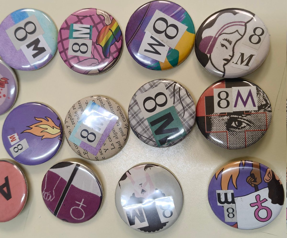 Neus_Mota's tweet photo. Quines xapes més xules que hem fet pel #8M. Artistes! I com m'agrada la meva maquineta, hehehe és un vici. #SiArt https://t.co/uVte5DHSeF