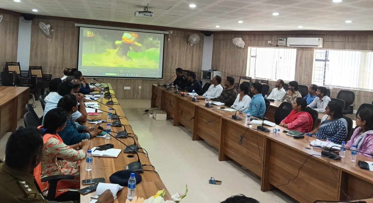 09NDRF's tweet photo. Table Top for #Mock_Exercise on CBRN Emergency conducted with Distt Administration's and other stake holders at D.C Office,Gumla (Jharkhand) with aim to assess the preparedness status and effectiveness of response in case of CBRN emergency.
@NDRFHQ 
@DCGumla https://t.co/GxtFM5I4Zm