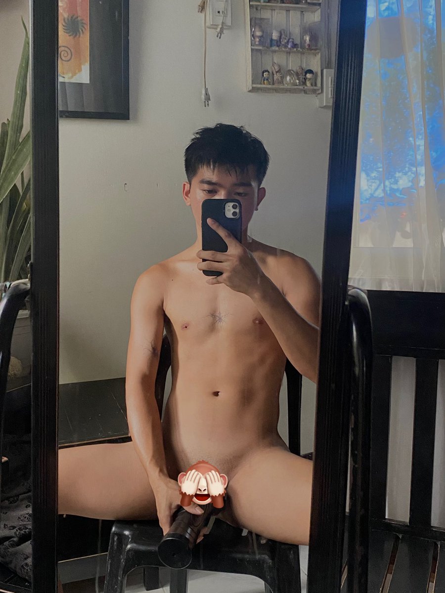 Wanna play with my toy?😛