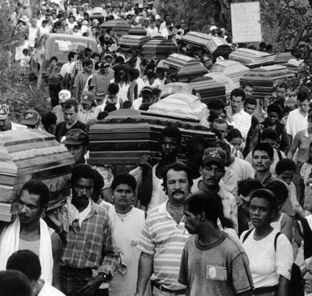 Obra "de Petro" /  Obra de Uribe