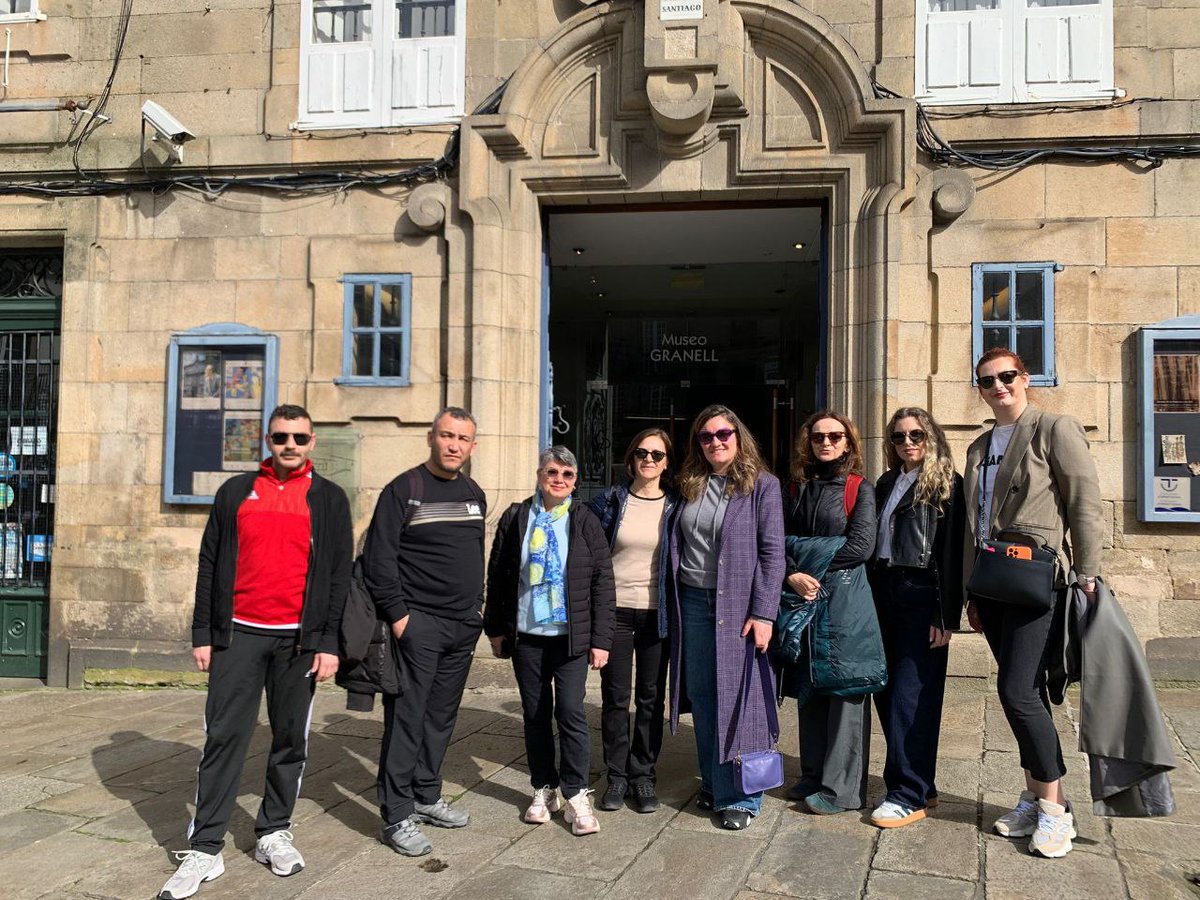 CAFIgalicia's tweet photo. 🇹🇷 Esta semana, nunha mobilidade #ErasmusPlus a institución @izmirolgunlasmainso visitou @easdmestremateo, @CAFIGalicia e @CIFPCOMPOSTELA.
🇪🇺Encontros para fortalecer a colaboración internacional na formación, o deseño e a formación profesional.
#CAFI_Incluidas @Sttairs_Erasmus https://t.co/wuXDzTJcz5