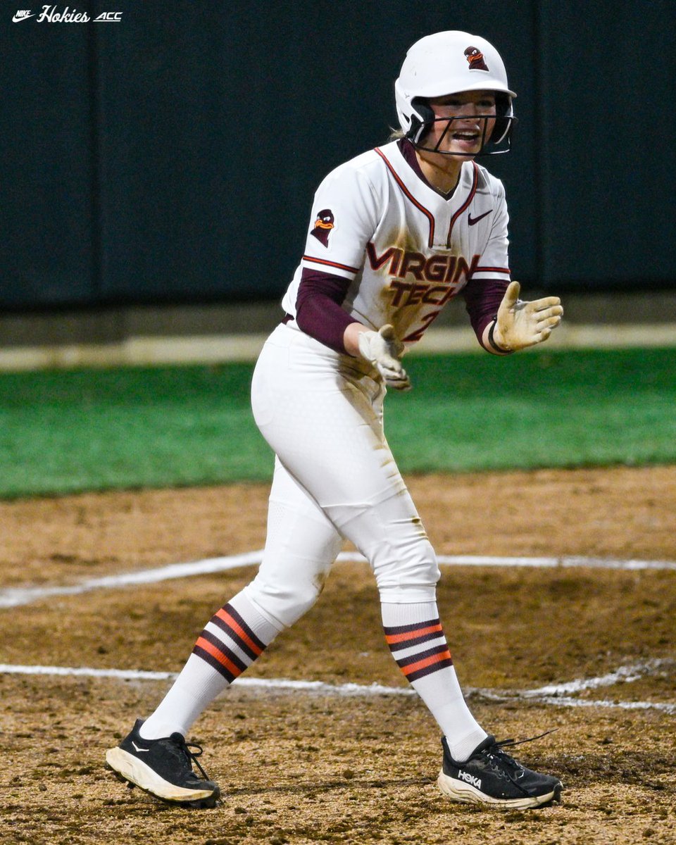 HokiesSoftball's tweet photo. Shined bright under the lights 🌟

#Hokies https://t.co/dyrhBrlBSj