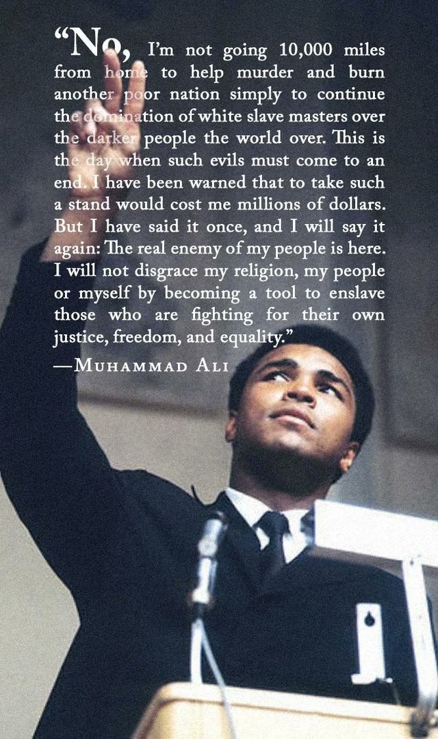 aymanynwa2022's tweet photo. المواقف دي بتفكرني دايمًا بأعظم رياضي في التاريخ وأفضل ملاكمي زمنه: محمد علي كلاي. اتجرد من لقبه واتحكم عليه بالسجن وخسر أربع سنين من أوج مسيرته لأنه رفض المشاركة في الحرب على فيتنام، وقالهم مش هسافر آلاف الأميال عشان أشارك في زيادة هيمنة البيض على أصحاب البشرة الداكنة في العالم. https://t.co/g6OS4yvvPs