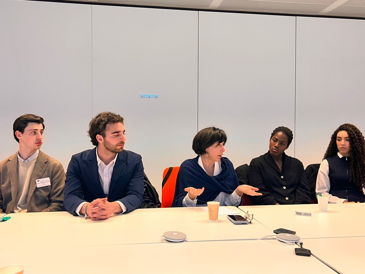 GEDECOUB's tweet photo. Bajo la iniciativa GEDECO universitario, un grupo de estudiantes de @Dret_UB y @UAOCEU realizó un viaje de estudios a las instituciones de la UE del 2 al 4 de marzo, acompañado de cuatro docentes. Una experiencia de gran provecho formativo, gracias a la invitación de @zarzalejosj https://t.co/wpPDP3QkEO