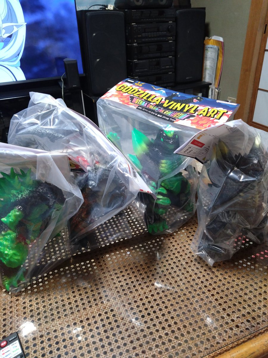 TbjzgDqr22gEMJ3's tweet photo. ワンダーフェスティバル2026冬で購入出来なかったFrogTreeのスペースゴジラとマイゴジGET🔥　相変わらず造形カラーリング共に最高にカッコイイ✨️
#FrogTree
#ソフビ
#ゴジラ https://t.co/mAkeAsgGOS