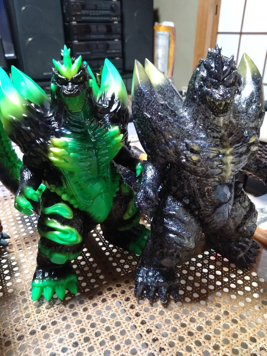 TbjzgDqr22gEMJ3's tweet photo. ワンダーフェスティバル2026冬で購入出来なかったFrogTreeのスペースゴジラとマイゴジGET🔥　相変わらず造形カラーリング共に最高にカッコイイ✨️
#FrogTree
#ソフビ
#ゴジラ https://t.co/mAkeAsgGOS