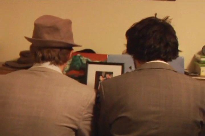 EATCR0W's tweet photo. one of my absolute favorite things about ntbts is the colors. the use of orange/brown/yellow makes the show feel so warm and lived in https://t.co/TLoQNYvnJ3
