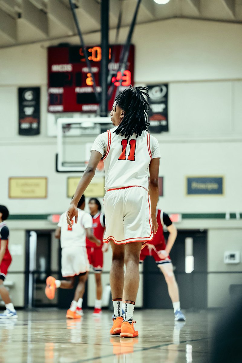 ThaShiftyjayy's tweet photo. End of junior szn highlight film, u won’t wanna miss this AAU szn stay tuned 🫀 https://t.co/HDXoz9p1F4
