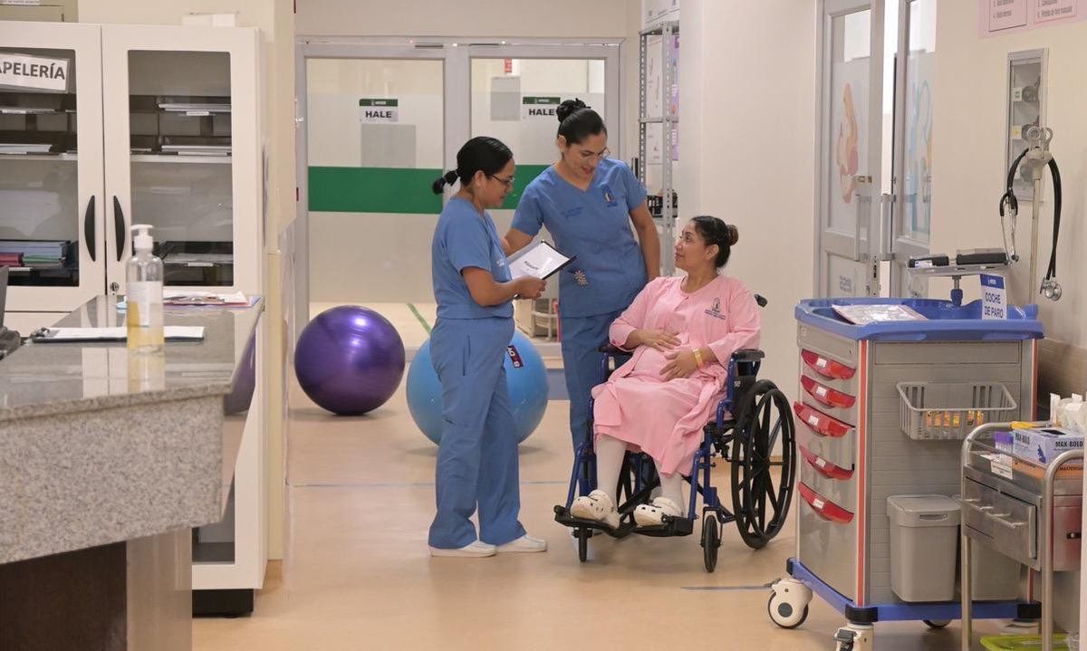 Pastaza_IESS's tweet photo. #IESSteInforma | El Hospital Básico IESS El Puyo cuenta con un Centro Obstétrico Especializado que promueve el parto natural o humanizado en un entorno seguro y equipado para el bienestar de la madre y el bebé. 🏥🩺

¡Cuidamos la vida desde el inicio! 👶 https://t.co/U3XFnKyfmp