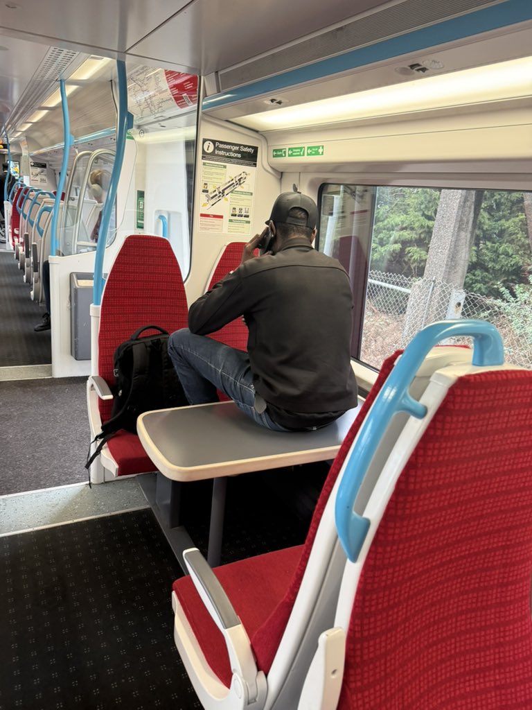 willthomsenn's tweet photo. Yh I don’t think that’s how seats work bro https://t.co/zqcFfIb2co