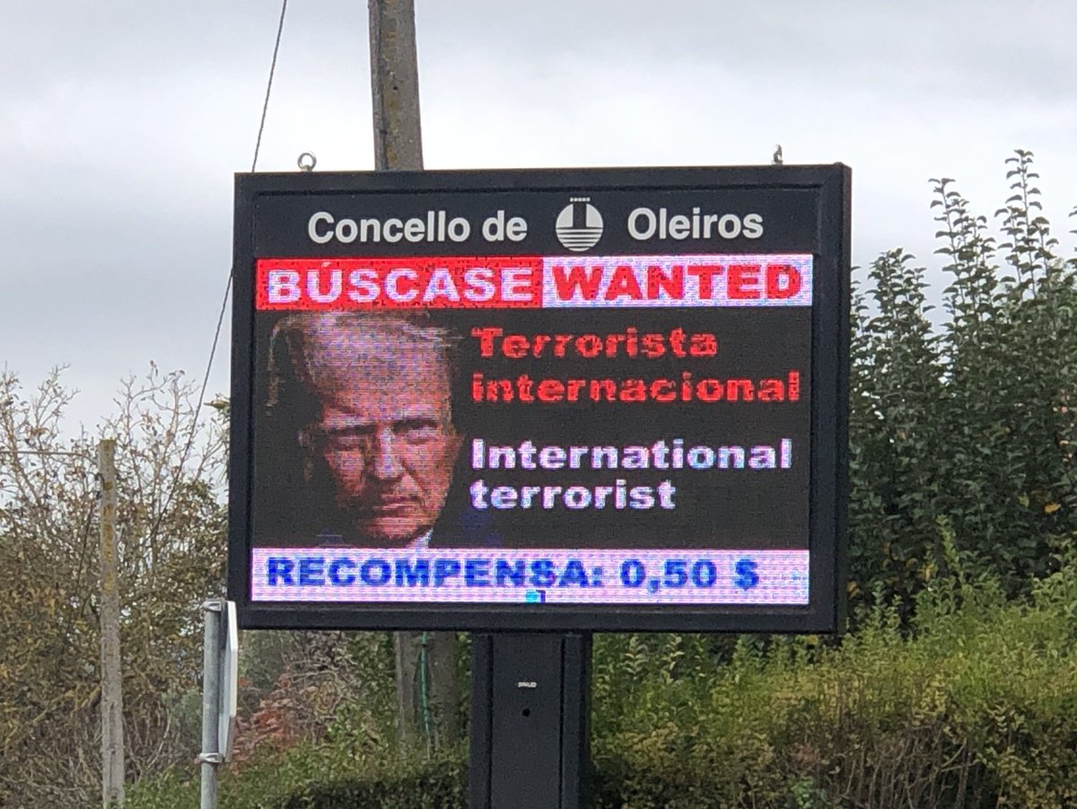 negro_milano's tweet photo. Hace unos meses el ayuntamiento de Oleiros ya puso carteles de "se busca" para el terrorista internacional Donald Trump 

ofreciendo una recompensa de 0,50$

Galicia mágica https://t.co/m5BLRgqc9l