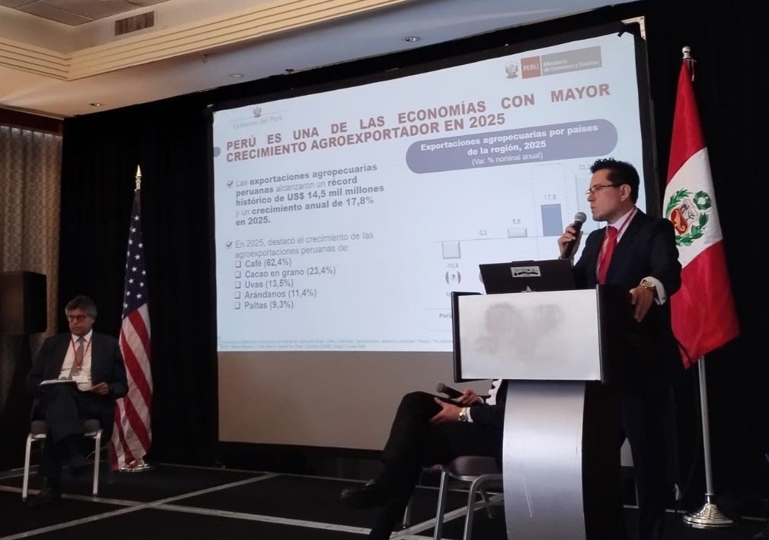 MEF_Peru's tweet photo. 📍#EnMiami |🌱 Impulsamos el crecimiento agroexportador con reglas claras para atraer inversión
En el Encuentro Agroexportador Perú–EE. UU., el MEF destacó que el país ofrece estabilidad macroeconómica, reglas fiscales claras y apertura al mundo para seguir impulsando la inversión y la expansión del sector agroexportador.